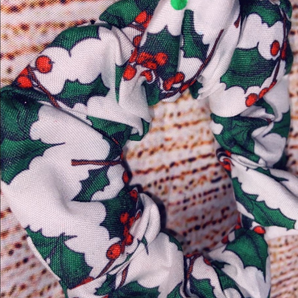 Scrunchie - Picture 13 of 13